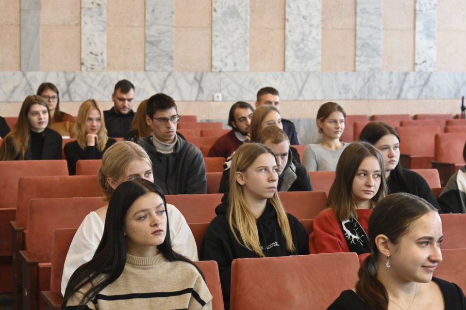 Новая энергия для района: в райисполкоме встретились с молодыми специалистами