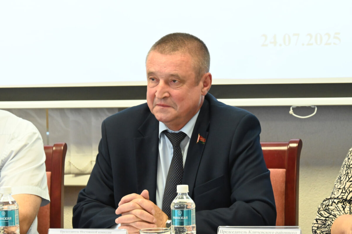 Леонид Заяц провёл личный приём граждан в Кличеве