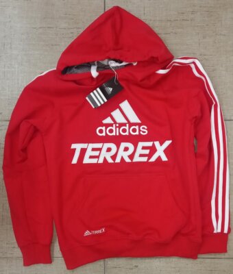В Беларуси запретили одежду под брендом Adidas