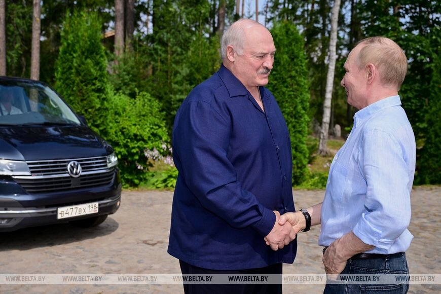 “Выходные положим на алтарь обсуждения”. Подробности встречи Лукашенко и Путина на Валааме