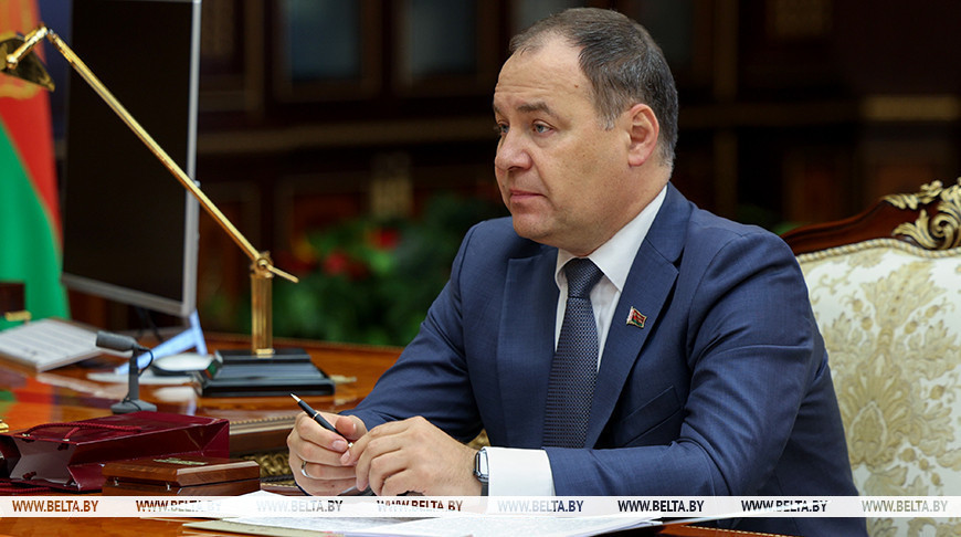 Головченко передал Лукашенко первую золотую монету из белорусского сырья