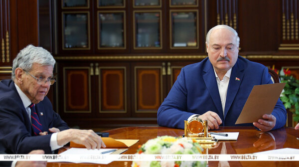 Письмо Лукашенко от Трампа, “большая сделка” и снятие санкций с “Белавиа”. Главное о перезагрузке отношений с США
