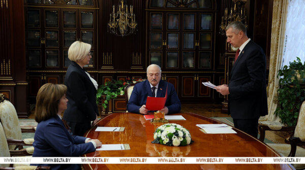 «Только вперед. Другого пути нет». Александр Лукашенко поручил не упустить в Беларуси отрасль легкой промышленности
