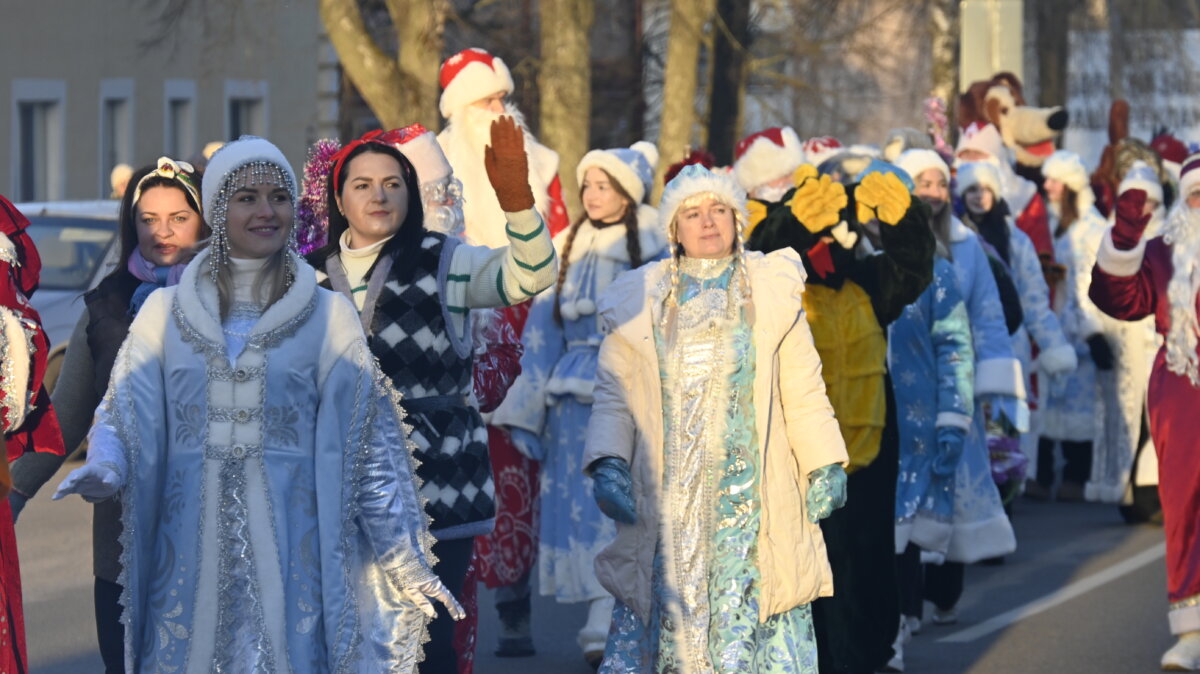 Деды Морозы и Снегурочки заполнили улицы Кличева