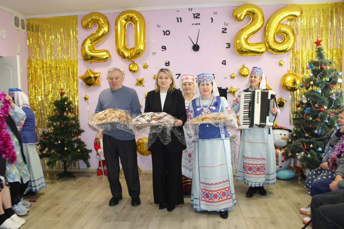 Активисты районной ветеранской организации поздравили пожилиых граждан с наступающими праздниками