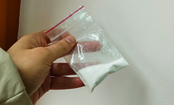 Преступление«закладчика» и его пасынка повлекли гибель наркопотребителя: прокуратура Кличевского района поддержала в суде гособвинение