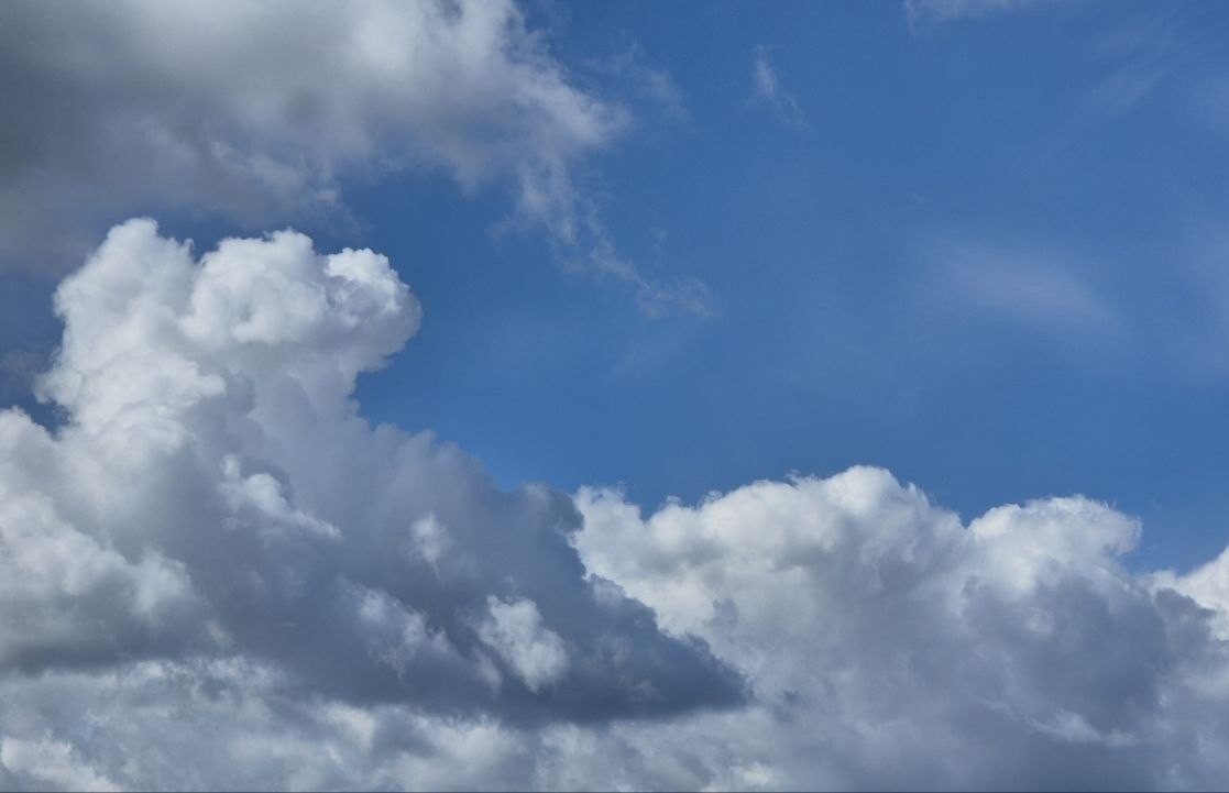 Лимит на снятие денег за границей, большие выходные и маркировка соков: рассказываем, какие изменения принесёт белорусам май