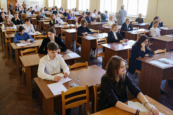 Белорусским старшекурсникам разрешили работать до получения диплома