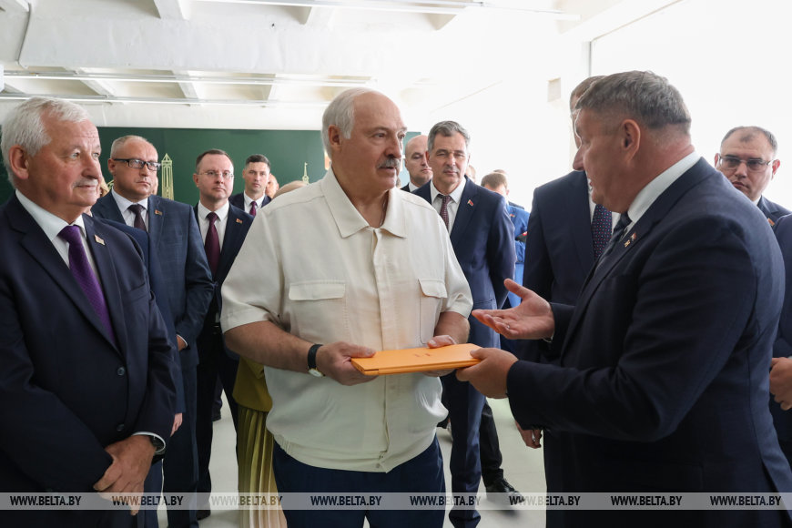 Лукашенко потребовал обновить стратегию развития предприятий холдинга «Горизонт»