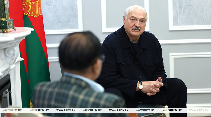 Президенты Беларуси и Мьянмы накануне официальных переговоров встретились в неформальной обстановке 