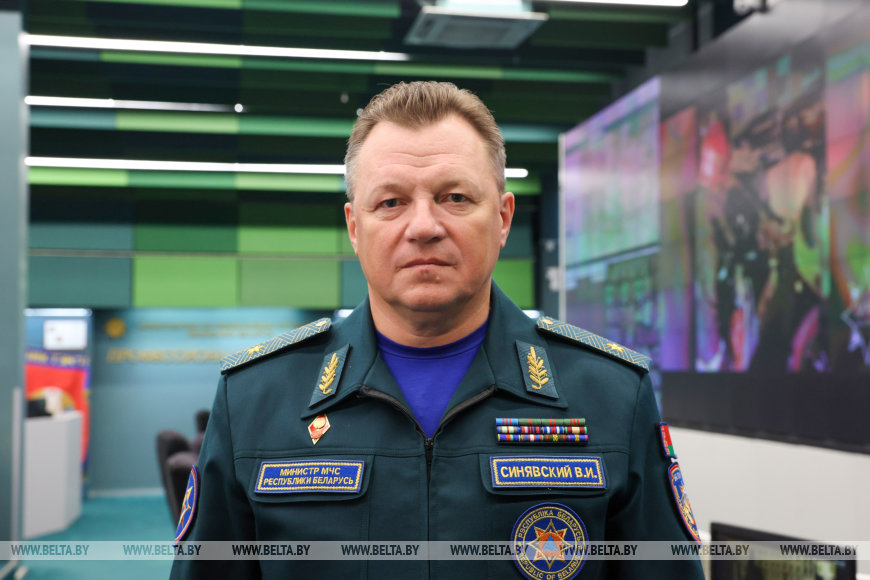 Александр Лукашенко заслушал доклад главы МЧС. В центре внимания — последствия непогоды и их ликвидация
