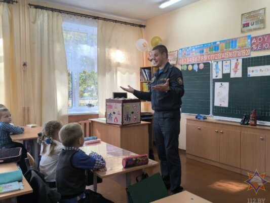Работники Кличевского РОЧС встретились с учащимися первых классов ГУО «Средняя школа №2 им. Ф. И. Ковалёва»