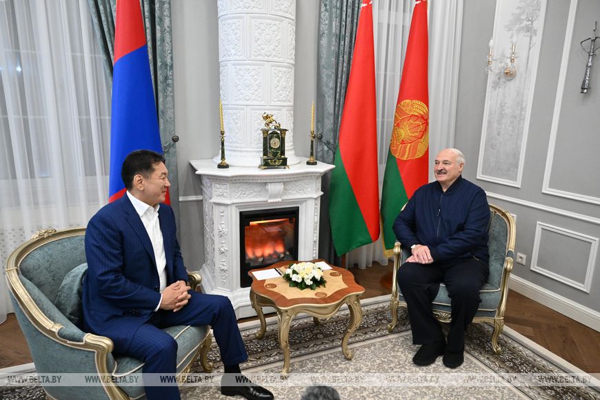 Президенты Беларуси и Монголии встретились в неформальной обстановке
